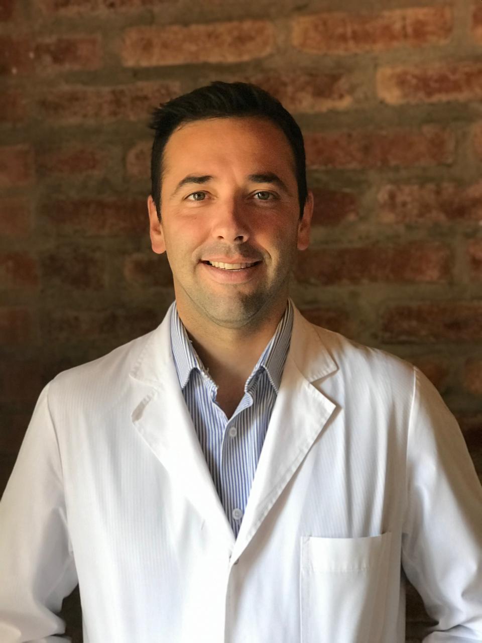 Retrato de Dr. Lucas E. Machado, Cirugía de catarata y refractiva en Lumis